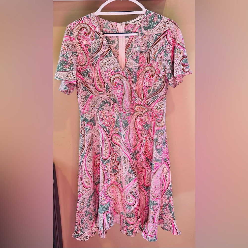 Women’s Davi & Dani midi dress, new w/ tags, size medium, gorgeous paisley print